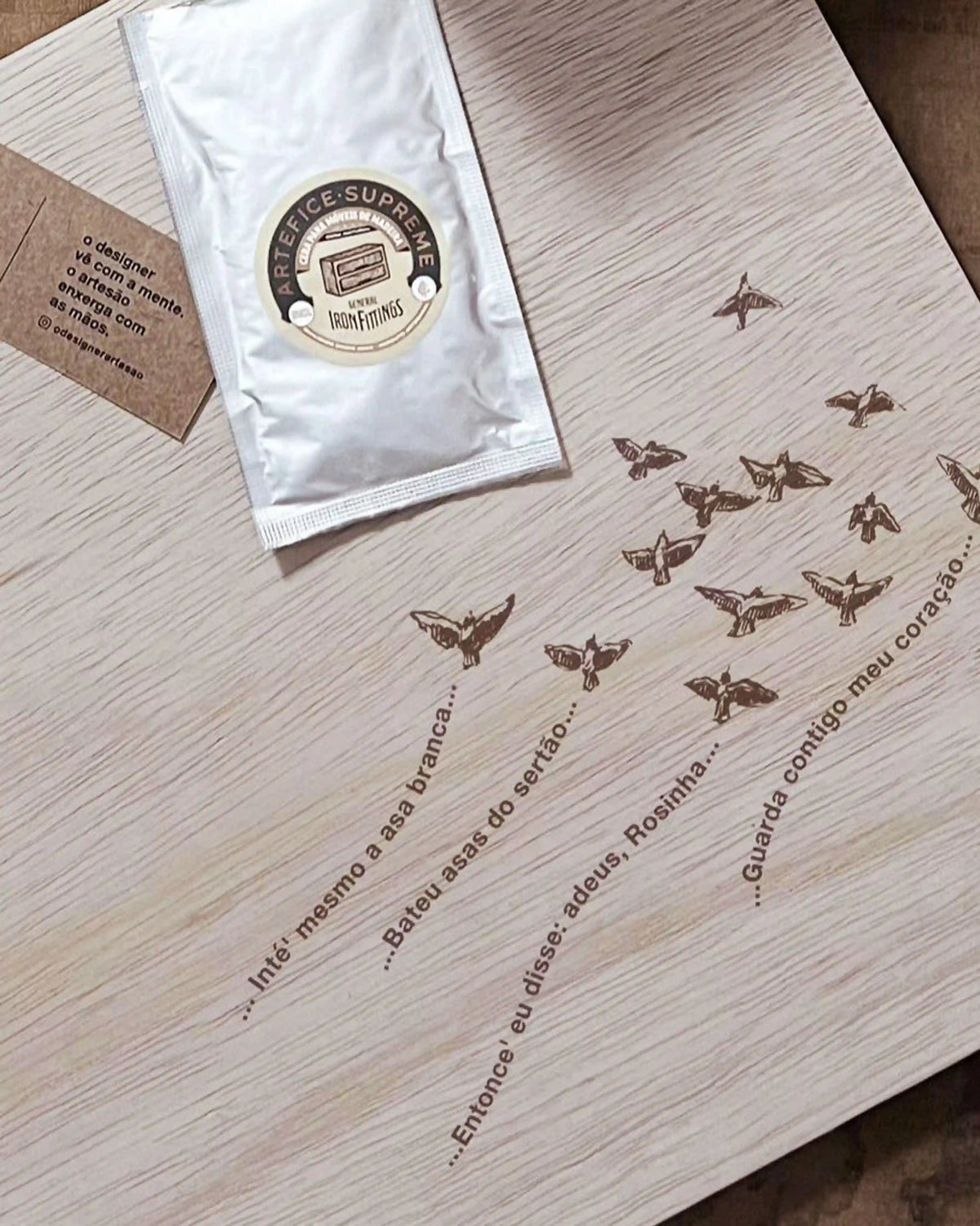 Príncipe em ouro com Pássaros