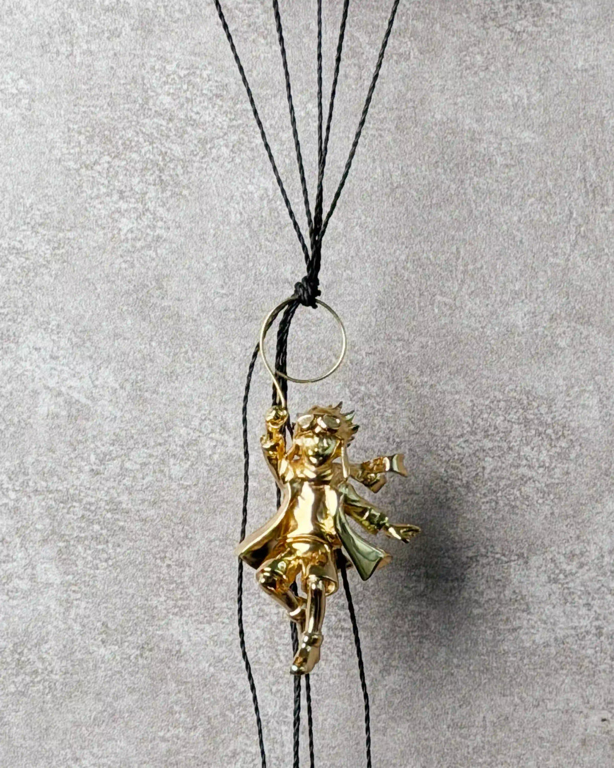 Príncipe em ouro com Pássaros
